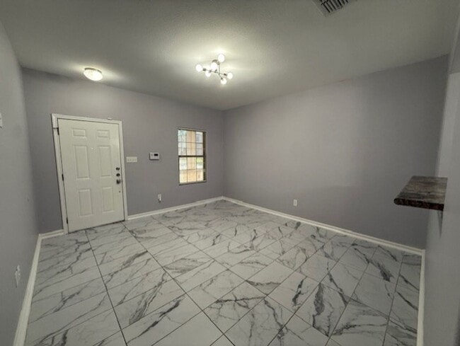 Building Photo - Las Ventanas off Highway 359!