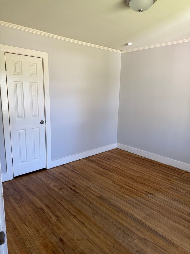 Building Photo - Adorable Cottage with detached garage Lebanon TN