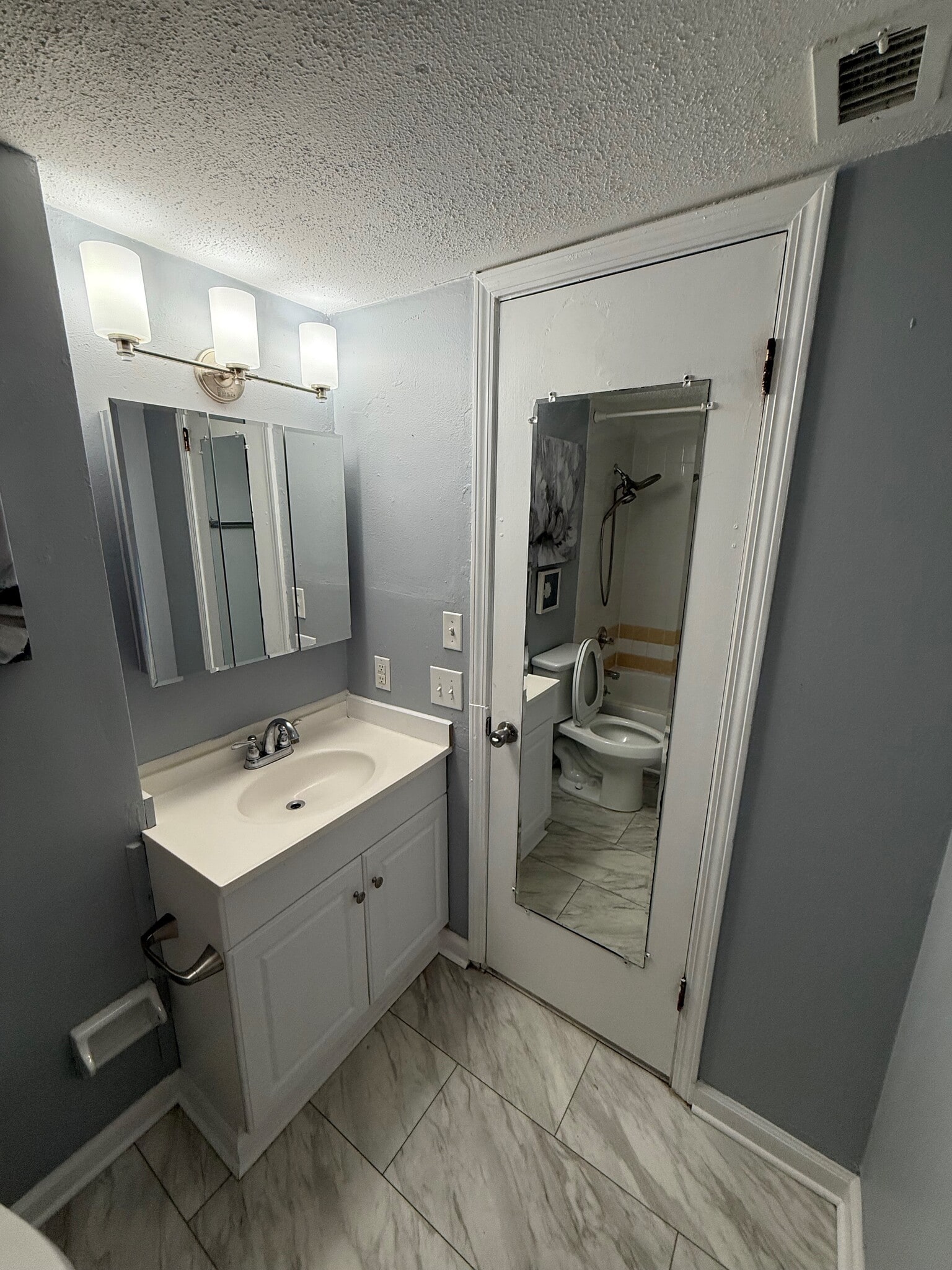 Building Photo - 3320 N Arnoult Rd