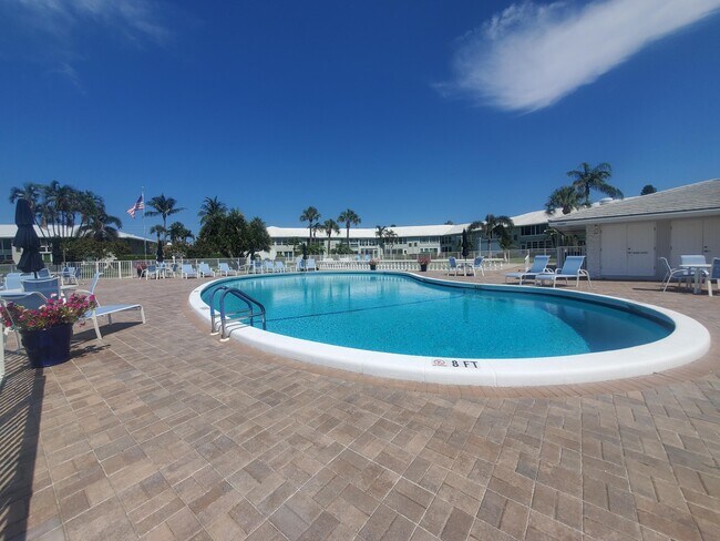 Building Photo - 5530 N Ocean Blvd
