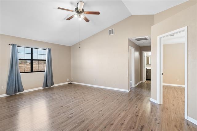 Building Photo - 208 W Maple St