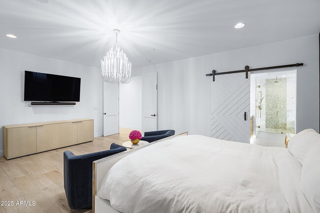 Building Photo - 5841 N Echo Canyon Cir