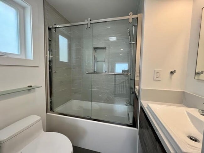 Building Photo - Recently Constructed, Fully Detached, Garden Unit, Utilities Included**Open House**