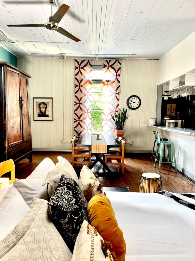 Building Photo - 1614 Avenue K