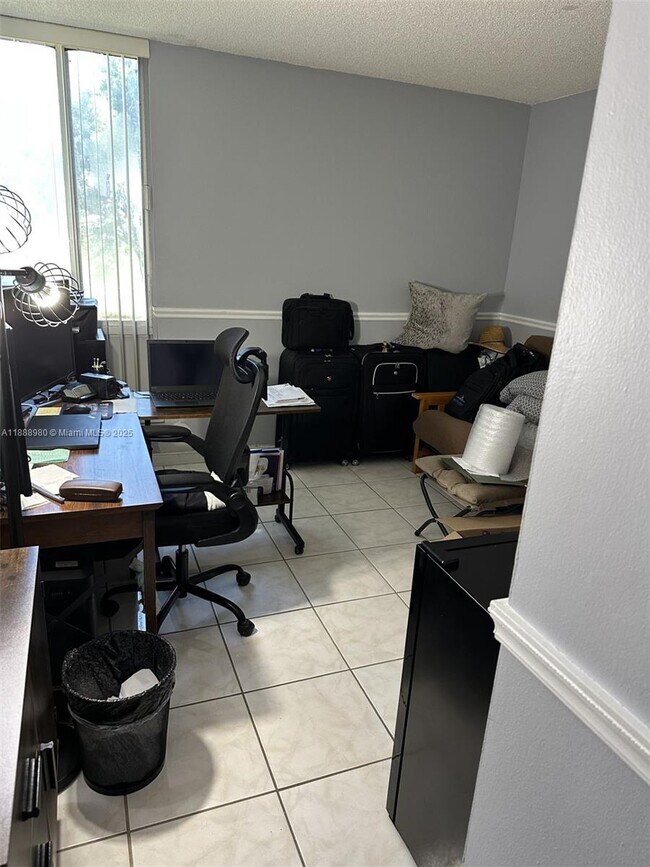 Building Photo - 9150 Fontainebleau Blvd