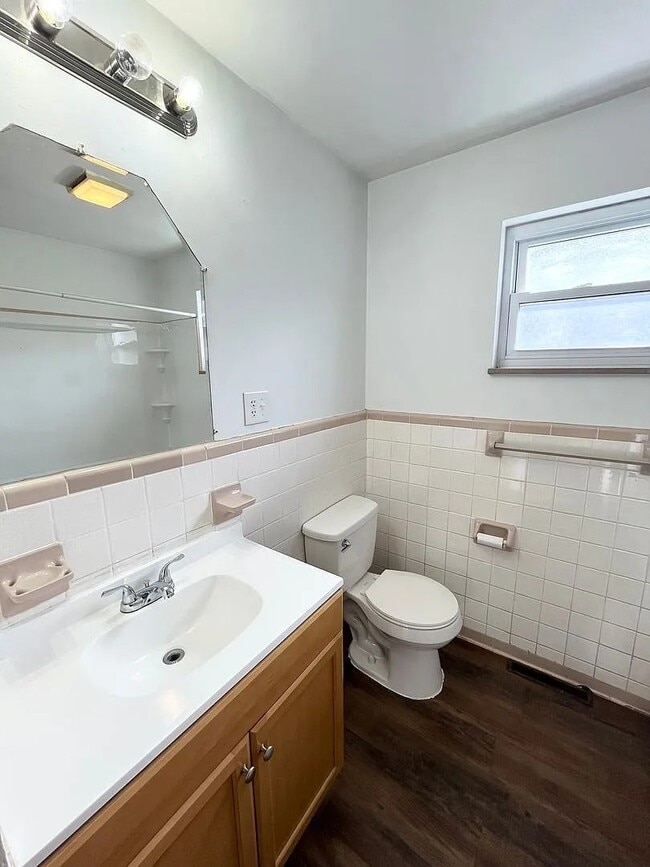 Building Photo - 1021 W Virginia Ave