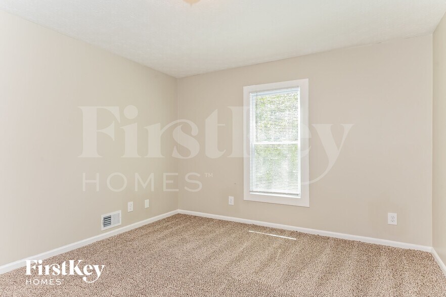 Building Photo - 2264 Country Club Dr SE