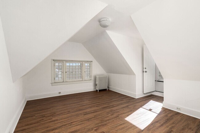 Building Photo - 29 Wiggins St