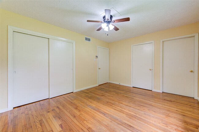 Building Photo - 4046 Woodfin St
