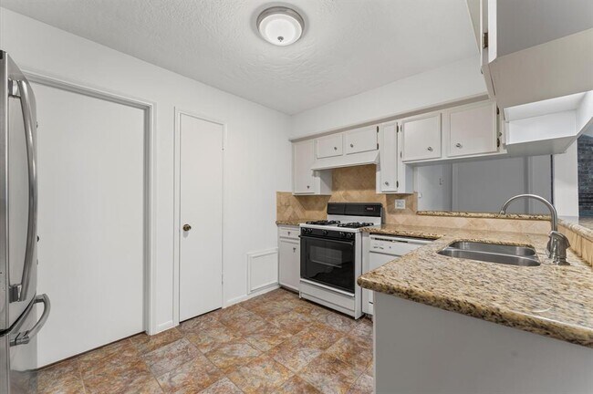 Building Photo - 707 Cascade Creek Dr