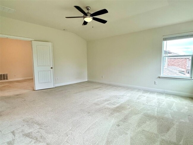 Building Photo - 2101 Split Diamond Way