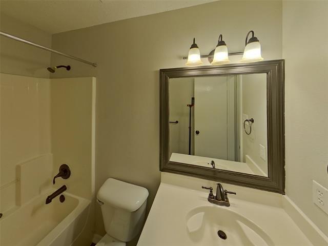 Building Photo - 1415 Lochspring Dr