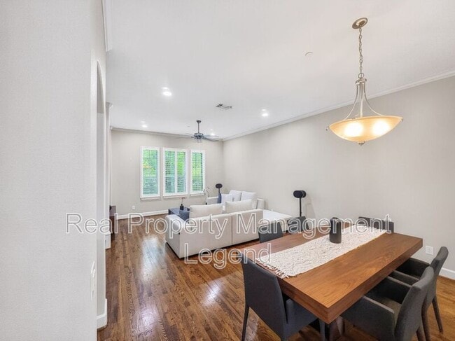 Building Photo - 15850 Quorum Dr