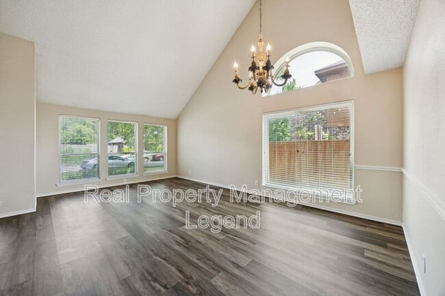 Building Photo - 817 Sewell Dr