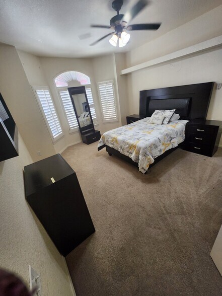 Building Photo - 3637 Tierra Vergel