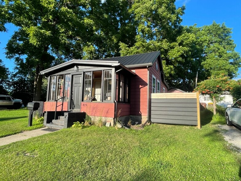 Building Photo - 419 S Mill St