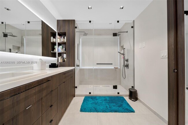 Building Photo - 3531 SW 1st Ave