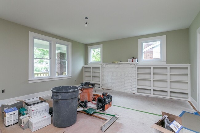Building Photo - Recently Renovated Central Columbia Bungalow!