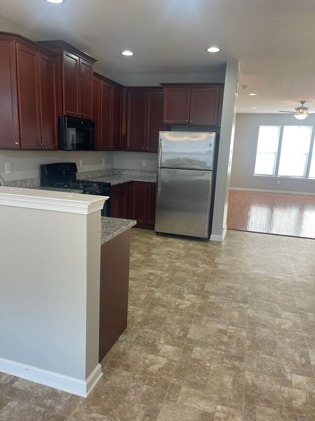 Building Photo - 3 bedroom 2 1/2 bath Townhouse in Bayberry