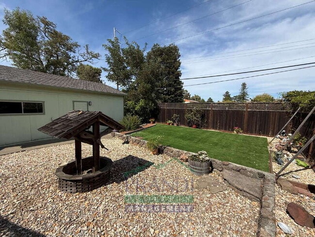 Building Photo - 312 Las Flores Ave