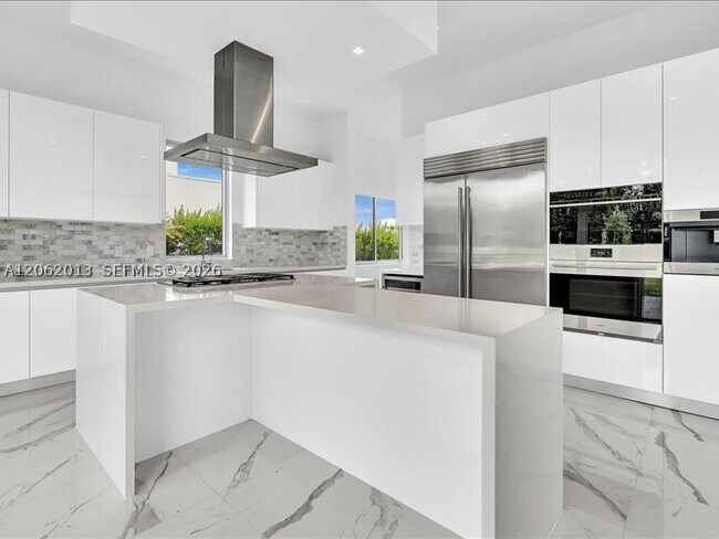 Building Photo - 16644 Botaniko Dr N