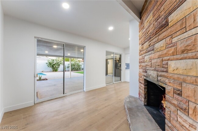 Building Photo - 548 E Oakey Blvd