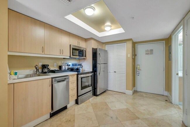Building Photo - 2951 S Bayshore Dr