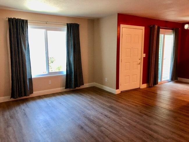 Building Photo - $1,595 Bullard & HWY 41, 2 Bedroom Condo -...