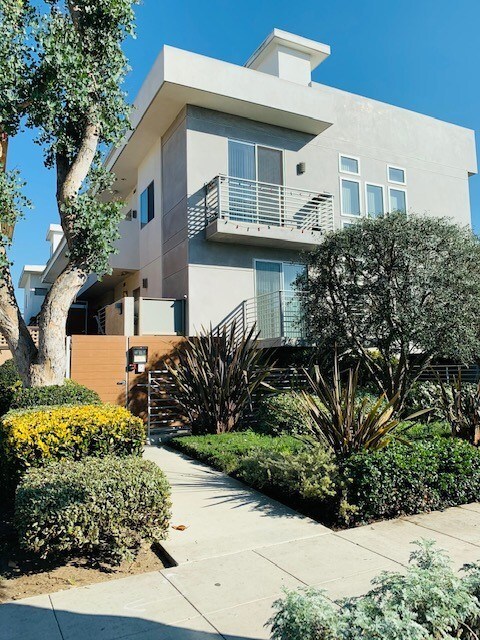 Building Photo - Lido Apartments - 3630 Mentone Ave