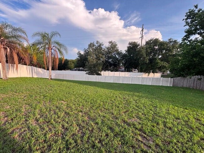 Building Photo - 1004 Chateau Cir