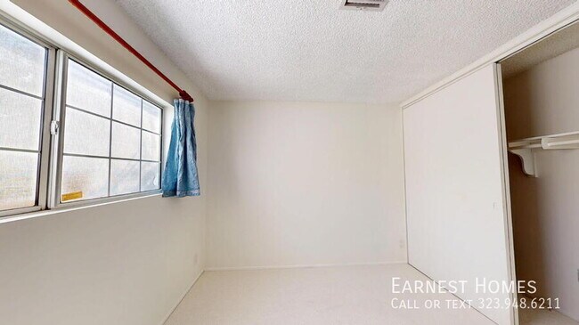 Building Photo - 14920 Hesby St