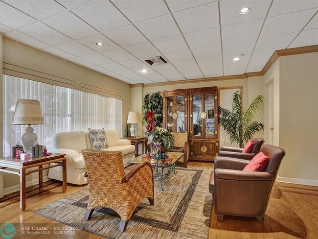 Building Photo - 3200 Port Royale Dr N