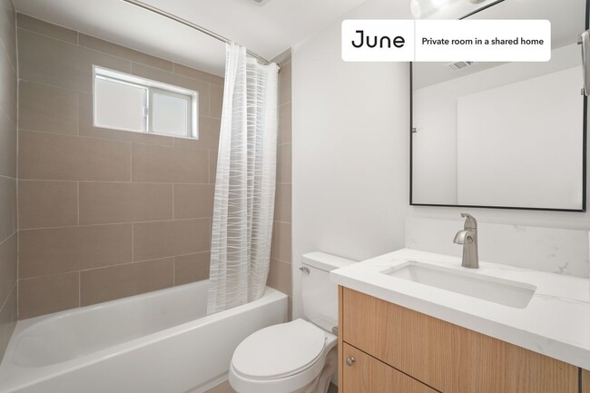 Building Photo - Private bedroom in 5 bed/5 bath Home