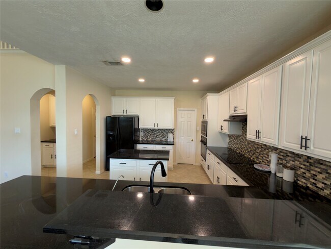 Building Photo - 4110 Royal Plantation Ln