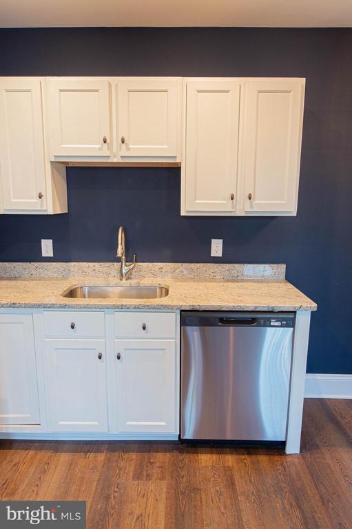 Building Photo - 106 Colonial Ct