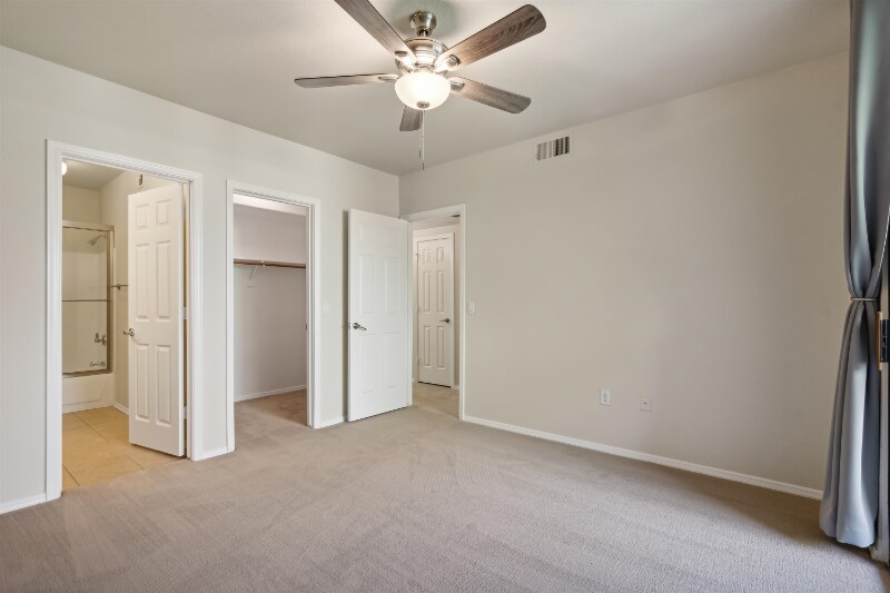 Building Photo - 4925 E Desert Cove Ave