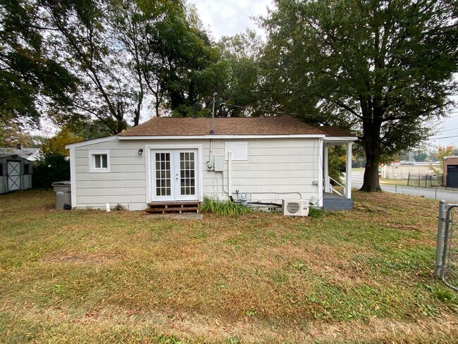 Building Photo - 2/1 in Gastonia, NC - $100 refundable key deposit required