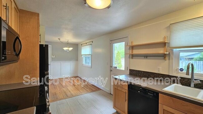 Building Photo - 6770 SW Princess Ave