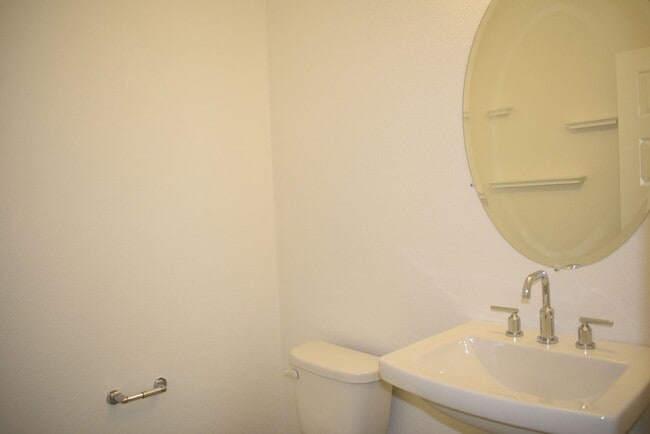 Building Photo - 6000 Danwood Dr
