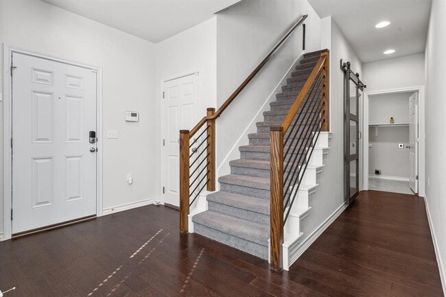 Building Photo - 12104 Cimaizon Dr