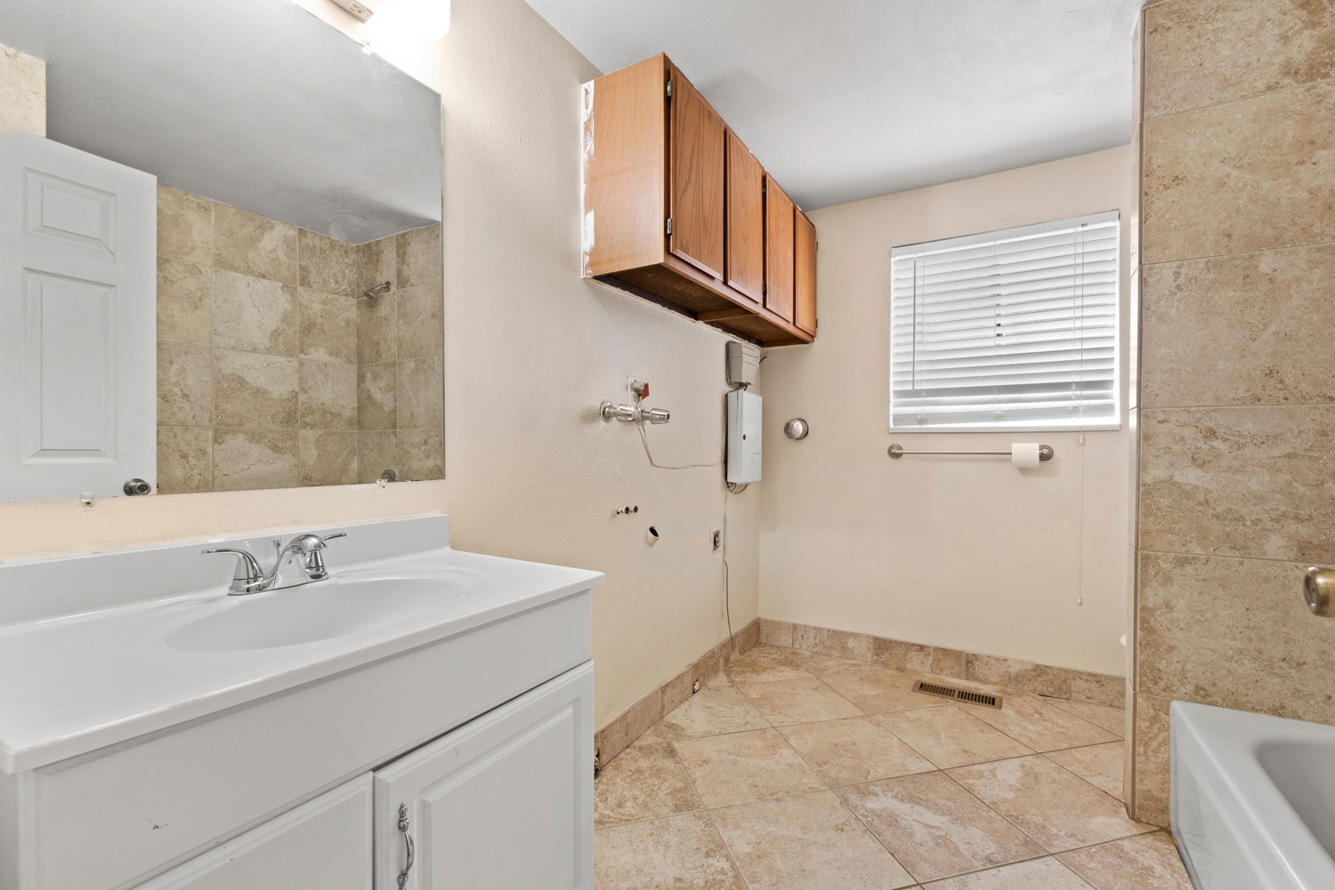 Building Photo - 353 400 E