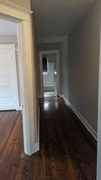 Building Photo - 502 Woodruff Place Middle Dr