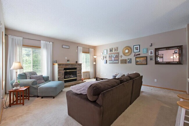 Building Photo - Spacious *2Bed*2Bath townhome Cottage Grove Available 7/1/26!