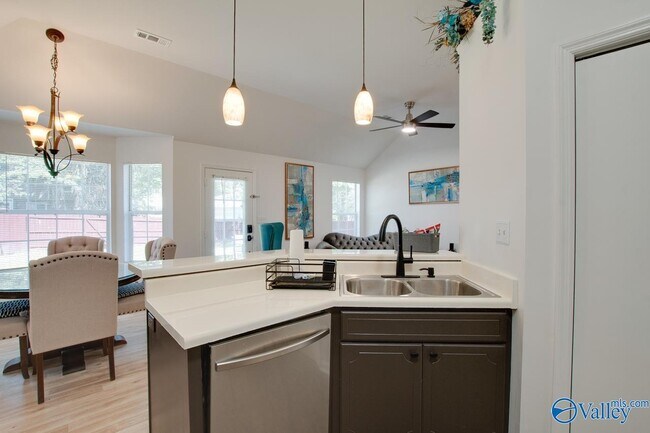 Building Photo - 210 Cypress Creek Dr