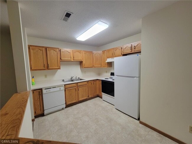 Building Photo - 855 Highview Dr