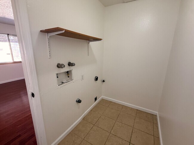 Building Photo - 3913 Pitt St NE