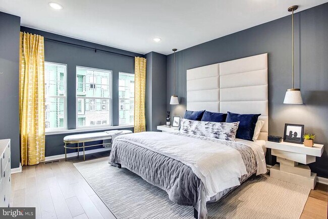 Building Photo - 2571 Hopton Ln