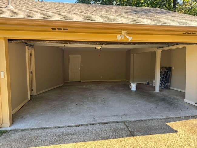 Building Photo - 7145 Claiborne Dr