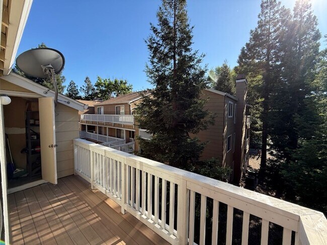 Building Photo - Renovated 2-Bedroom Condo in Martinez
