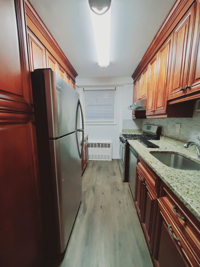 Primary Photo - 444 Bedford St